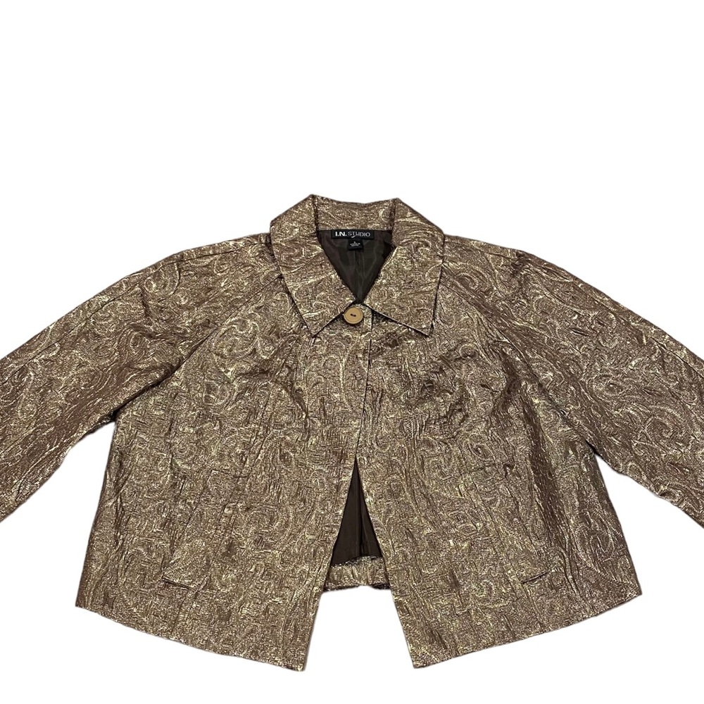 Gold metallic cropped button coat .⋆ ˚｡⋆୨୧˚ .⋆ ˚｡⋆୨୧˚
(182)